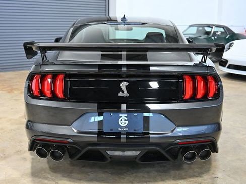 Used 2020 Ford Mustang Shelby GT500 w/ Carbon Fibre Track Pack image 11
