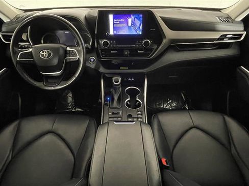 Used 2023 Toyota Highlander XLE AWD/4WD image 11
