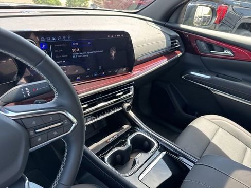 Used 2026 Chevrolet Traverse Z71 w/ LPO, Floor Liner Package AWD/4WD image 22