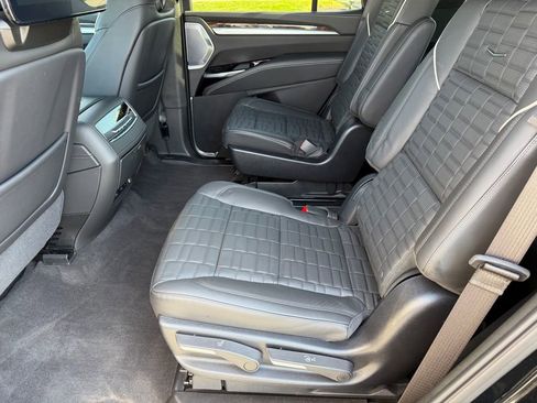 Used 2025 Cadillac Escalade Sport Platinum AWD/4WD image 23