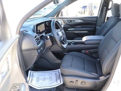 Used 2026 Chevrolet Traverse LT image 13