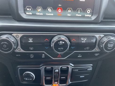 Used 2022 Jeep Wrangler Unlimited Sahara image 26