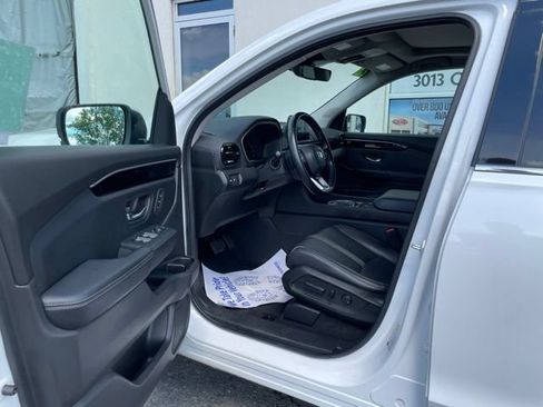 Used 2023 Honda Pilot Touring image 9