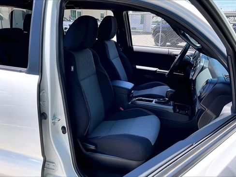 Used 2022 Toyota Tacoma TRD Off-Road AWD/4WD image 8