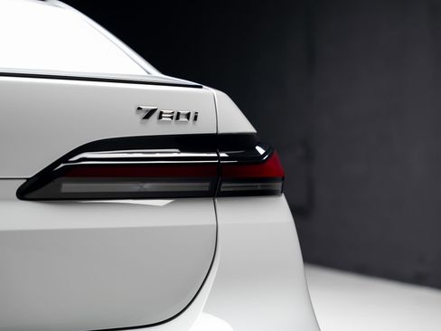 Used 2024 BMW 760i xDrive image 28