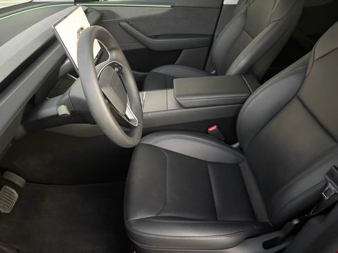 Used 2026 Tesla Model Y Long Range RWD image 11