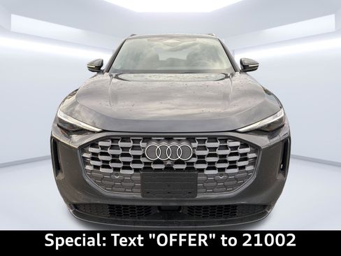 Certified 2025 Audi Q5 Premium w/ Convenience Package image 2