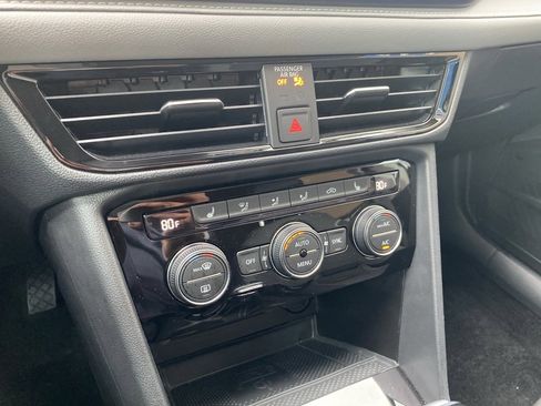 Used 2024 Volkswagen Taos SE image 37