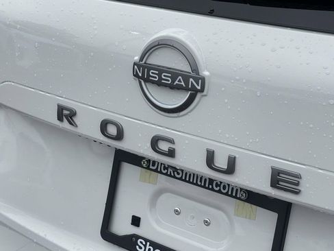 Used 2025 Nissan Rogue S image 8