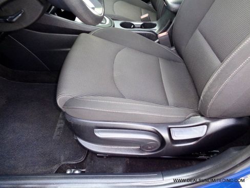 Used 2020 Kia Forte LXS FWD image 7