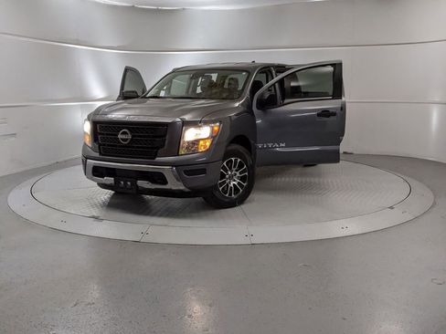 Used 2024 Nissan Titan SV image 12