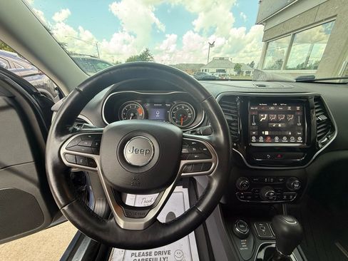 Used 2019 Jeep Cherokee Limited image 14