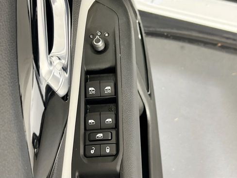 Used 2022 Jeep Compass Limited w/ Sun and Sound Group image 17