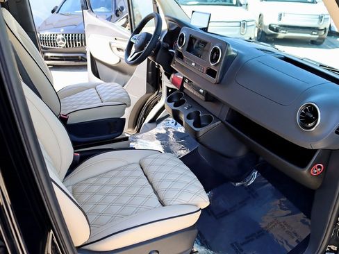 Used 2024 Mercedes-Benz Sprinter 3500 image 32