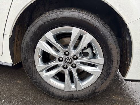 Used 2025 Toyota Sienna Limited image 13