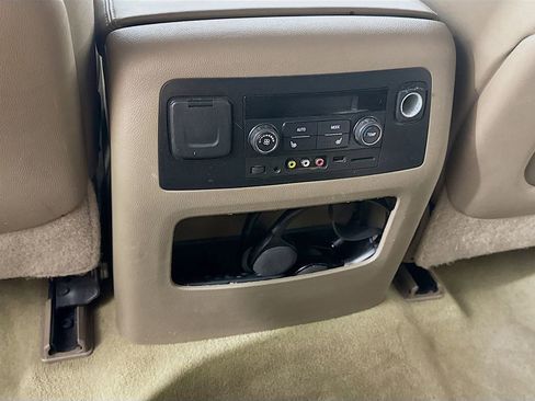 Used 2016 GMC Yukon SLT w/ Premium Edition image 32