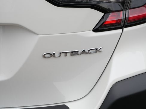 Used 2025 Subaru Outback Limited AWD/4WD image 7