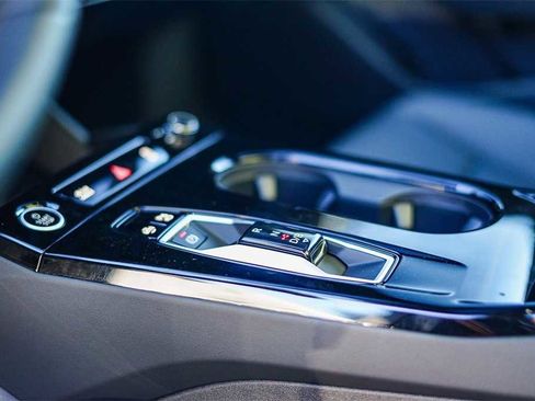 New 2025 Audi A6 e-tron Premium image 20