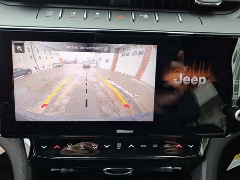 New 2026 Jeep Grand Cherokee Altitude image 10