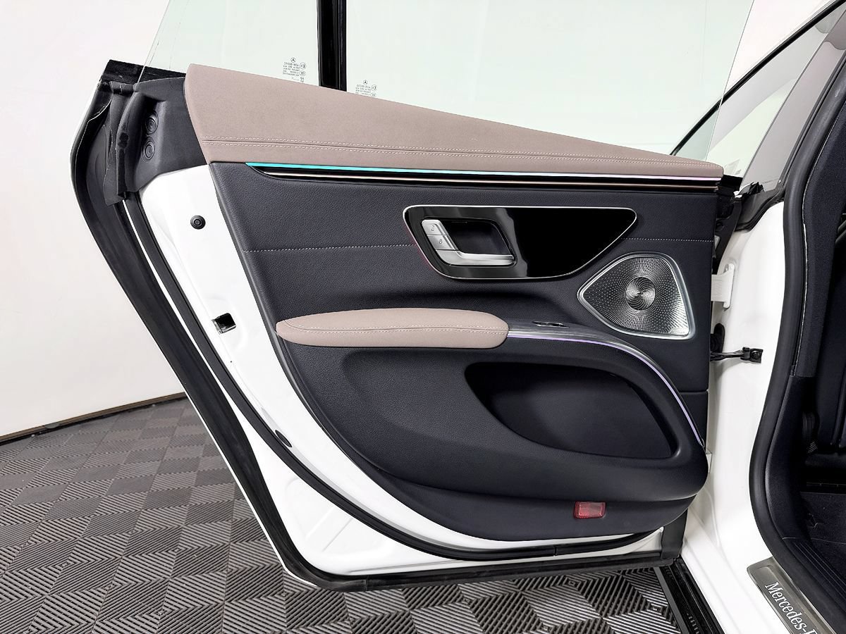 Used 2022 Mercedes-Benz EQS 580 4MATIC Sedan image 36
