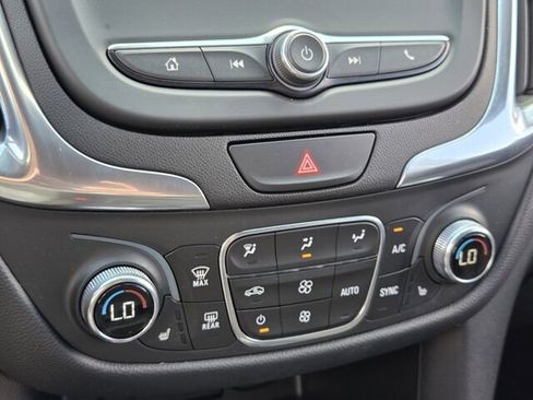 Used 2021 Chevrolet Equinox LT image 18