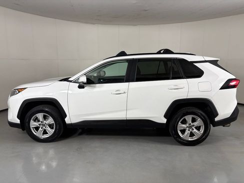 Used 2019 Toyota RAV4 XLE FWD image 5