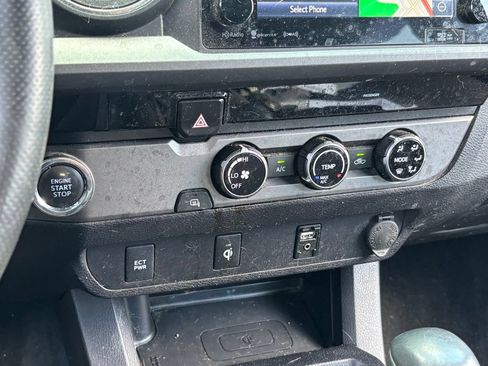 Used 2016 Toyota Tacoma TRD Sport w/ Towing Package RWD image 11