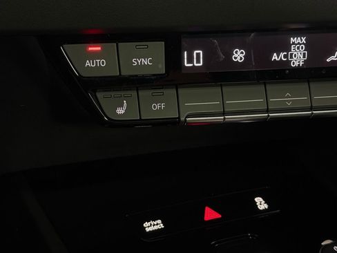 Used 2023 Audi Q4 e-tron Premium Plus w/ Premium Plus image 20