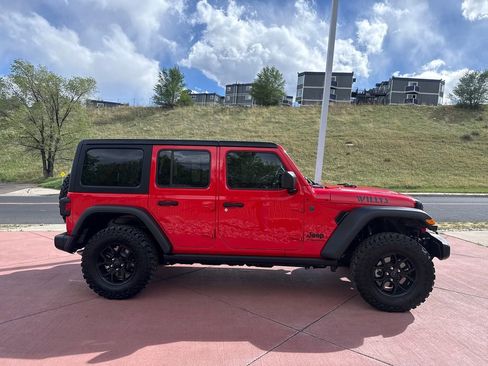 Used 2025 Jeep Wrangler Willys image 10