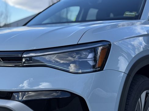 New 2026 Volkswagen Taos SE image 7