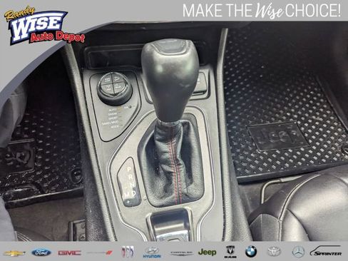 Used 2021 Jeep Cherokee Trailhawk image 17