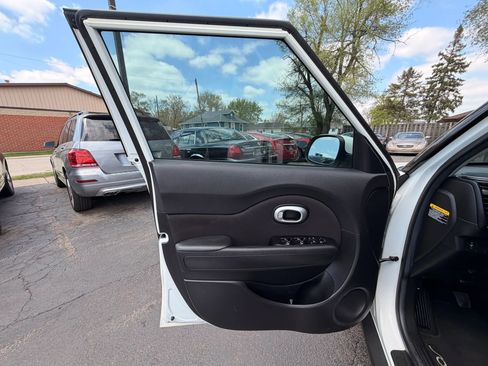 Used 2018 Kia Soul FWD image 11