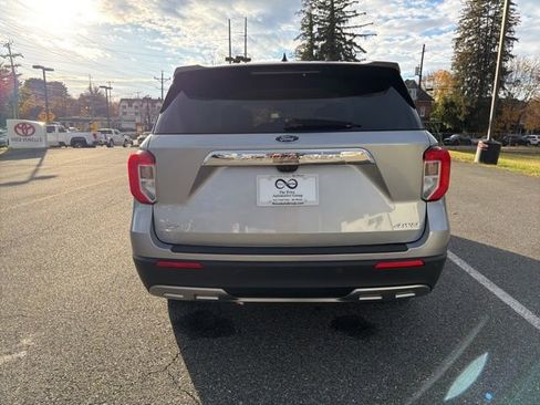 Used 2022 Ford Explorer XLT w/ Equipment Group 202A image 7