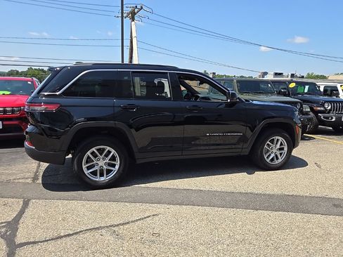 Certified 2025 Jeep Grand Cherokee Laredo X w/ Luxury Tech Group I AWD/4WD image 7