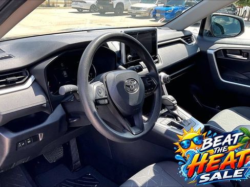 Used 2025 Toyota RAV4 XLE FWD image 15