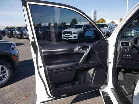 Used 2023 Lexus GX 460 Premium image 30