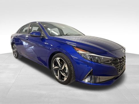 Used 2023 Hyundai Elantra Limited w/ Cargo Package FWD image 12