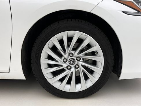 Used 2019 Lexus ES 300h image 35