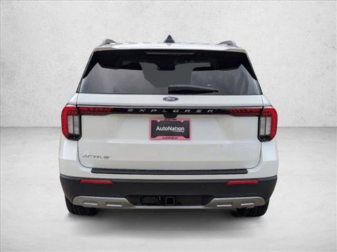 New 2026 Ford Explorer Active w/ Active Comfort Package image 8