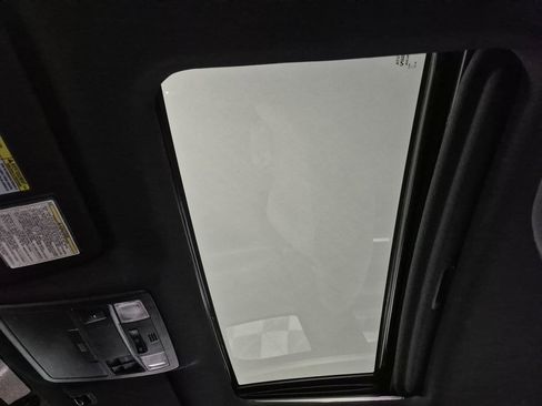 Used 2017 Toyota Tacoma TRD Sport image 23