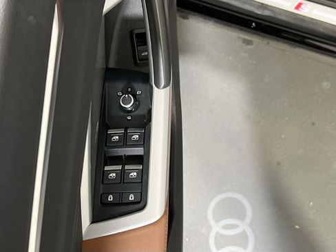 Used 2020 Audi Q3 2.0T Premium Plus w/ Premium Plus Package image 18