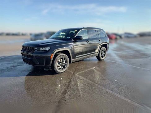 New 2026 Jeep Grand Cherokee Altitude image 4