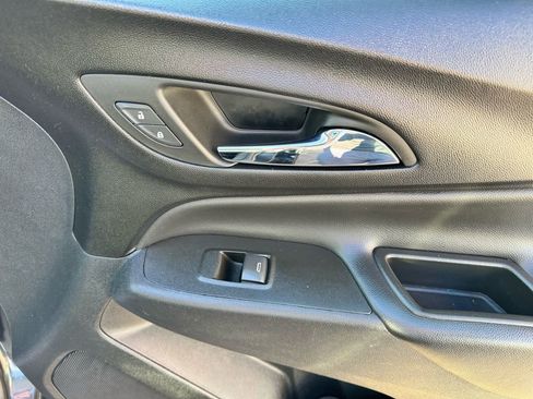 Used 2023 Chevrolet Equinox LT image 30