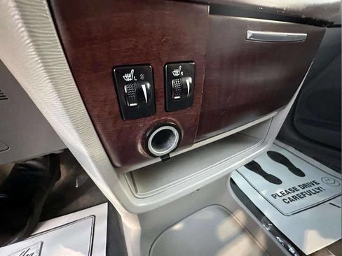 Used 2012 Toyota Sienna Limited image 27