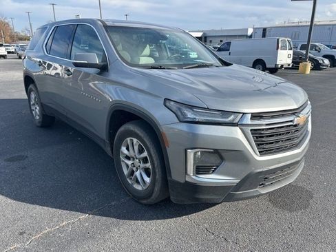 Used 2023 Chevrolet Traverse LS w/ Safety Package image 4