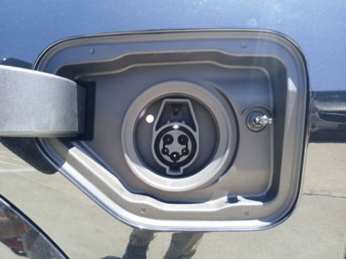 New 2026 BMW X5 xDrive50e image 6