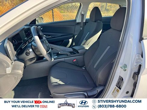 Certified 2025 Hyundai Elantra SE image 16