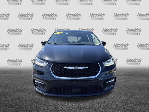 Used 2024 Chrysler Pacifica Touring-L FWD image 3
