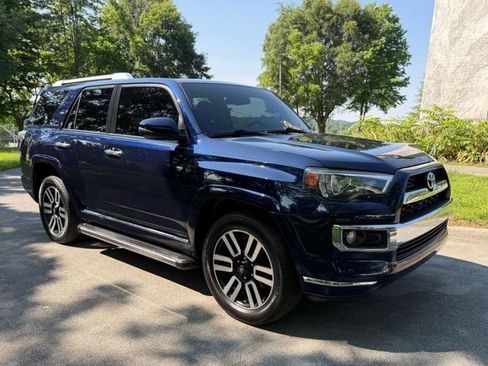 Used 2017 Toyota 4Runner Limited AWD/4WD image 3