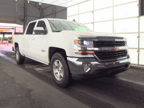 Used 2018 Chevrolet Silverado 1500 LT w/ Texas Edition RWD image 2
